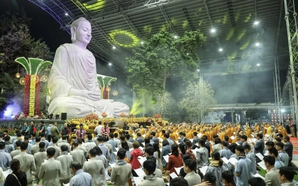 Chùa Phật Quang Vũng Tàu: Hướng Dẫn Tham Quan Mới Nhất 15 Đại Lễ Phật Đản Tại Chùa Phật Quang (Tháng 4 Âm lịch)